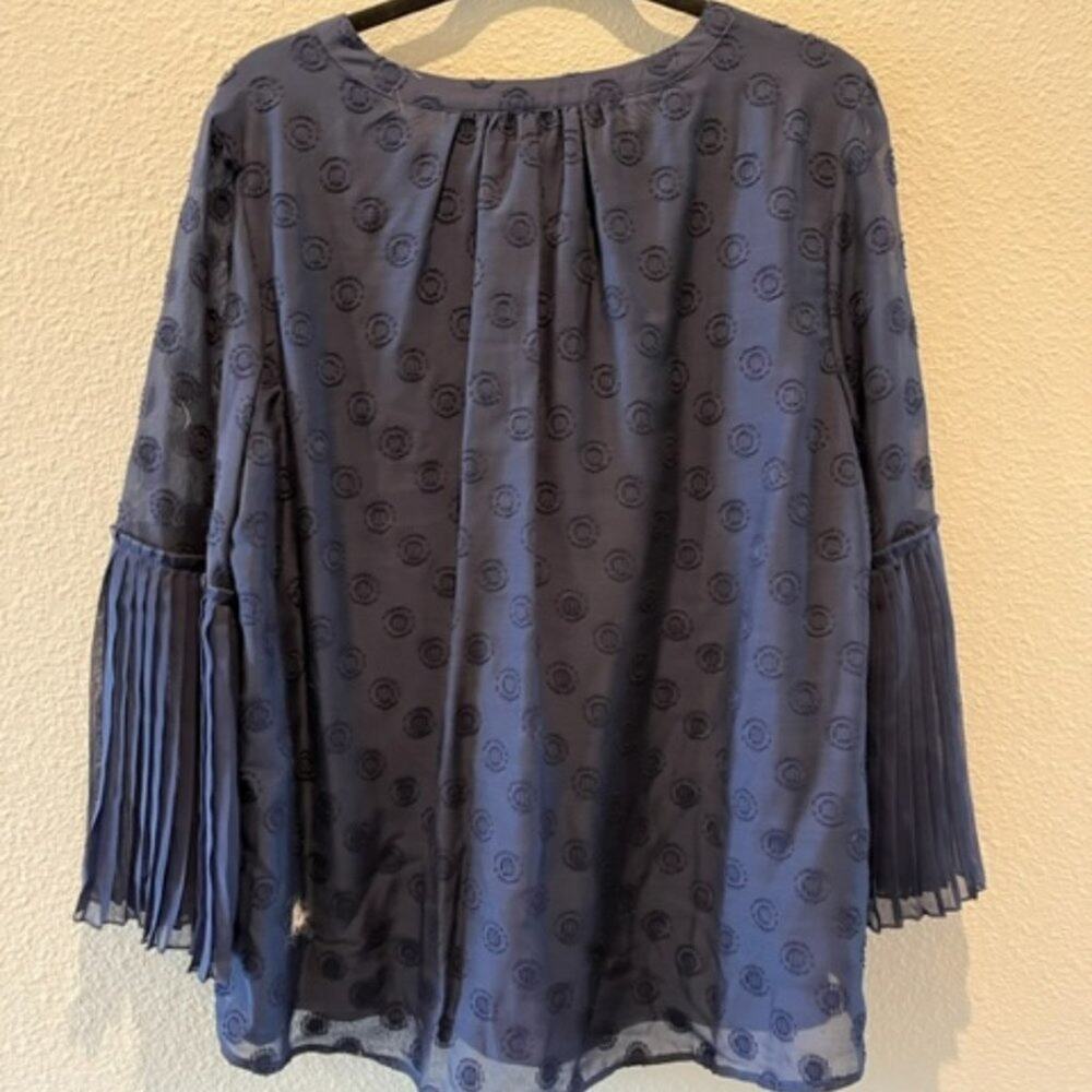 Isaac Mizrahi Navy Textured Dot Blouse 18W Pleated Bell Sleeve Plus Size NWOT - Picture 6 of 11